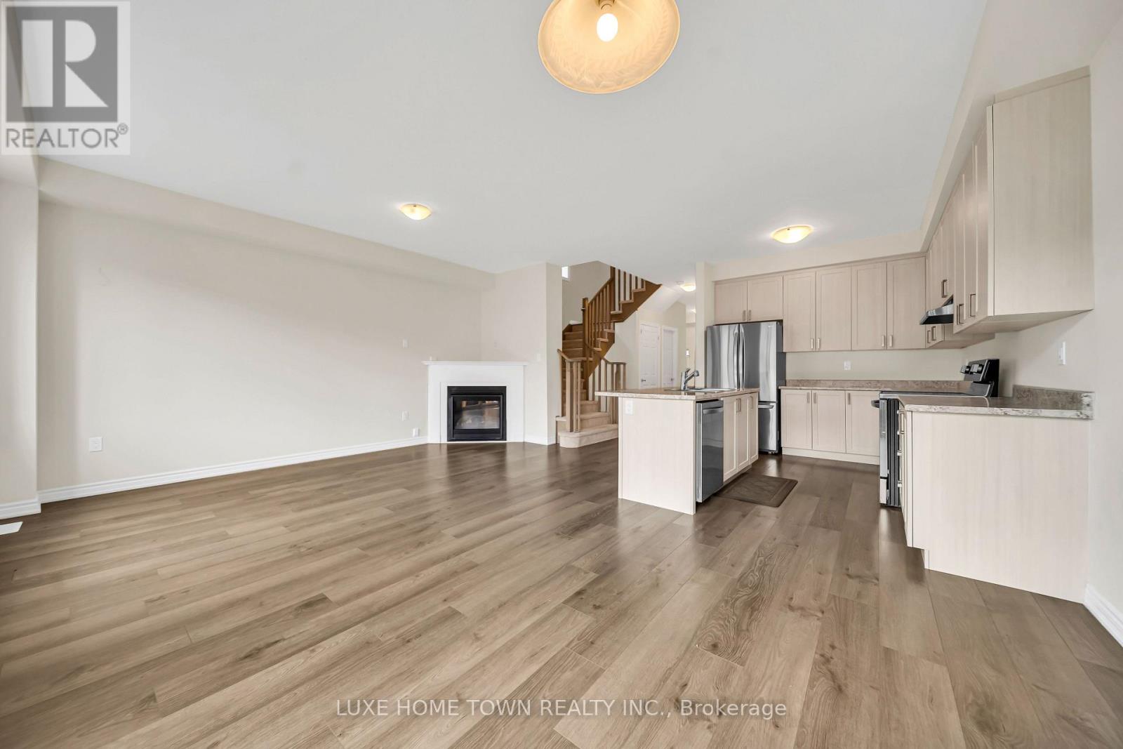 82 PREST WAY - 12