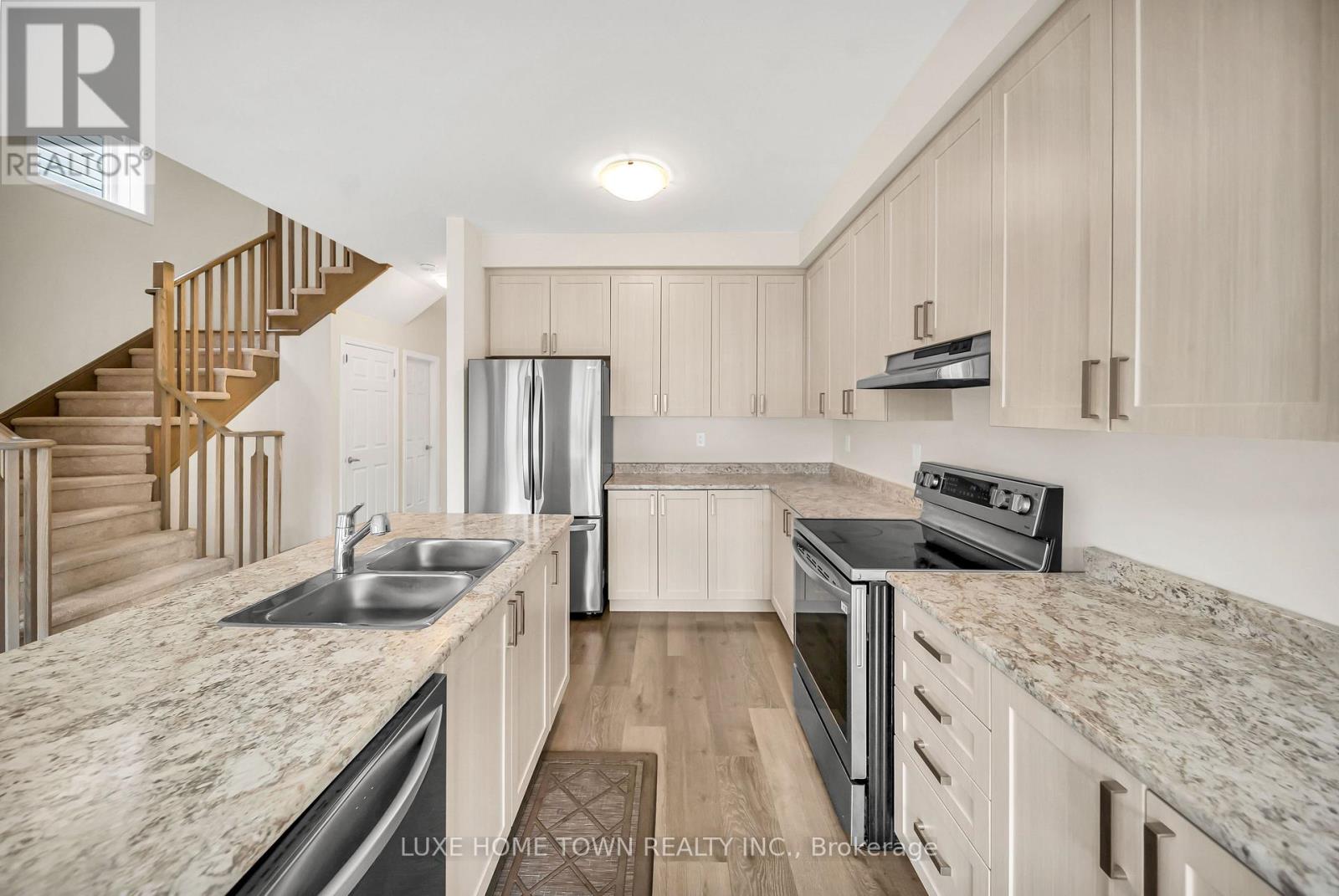 82 PREST WAY - 15