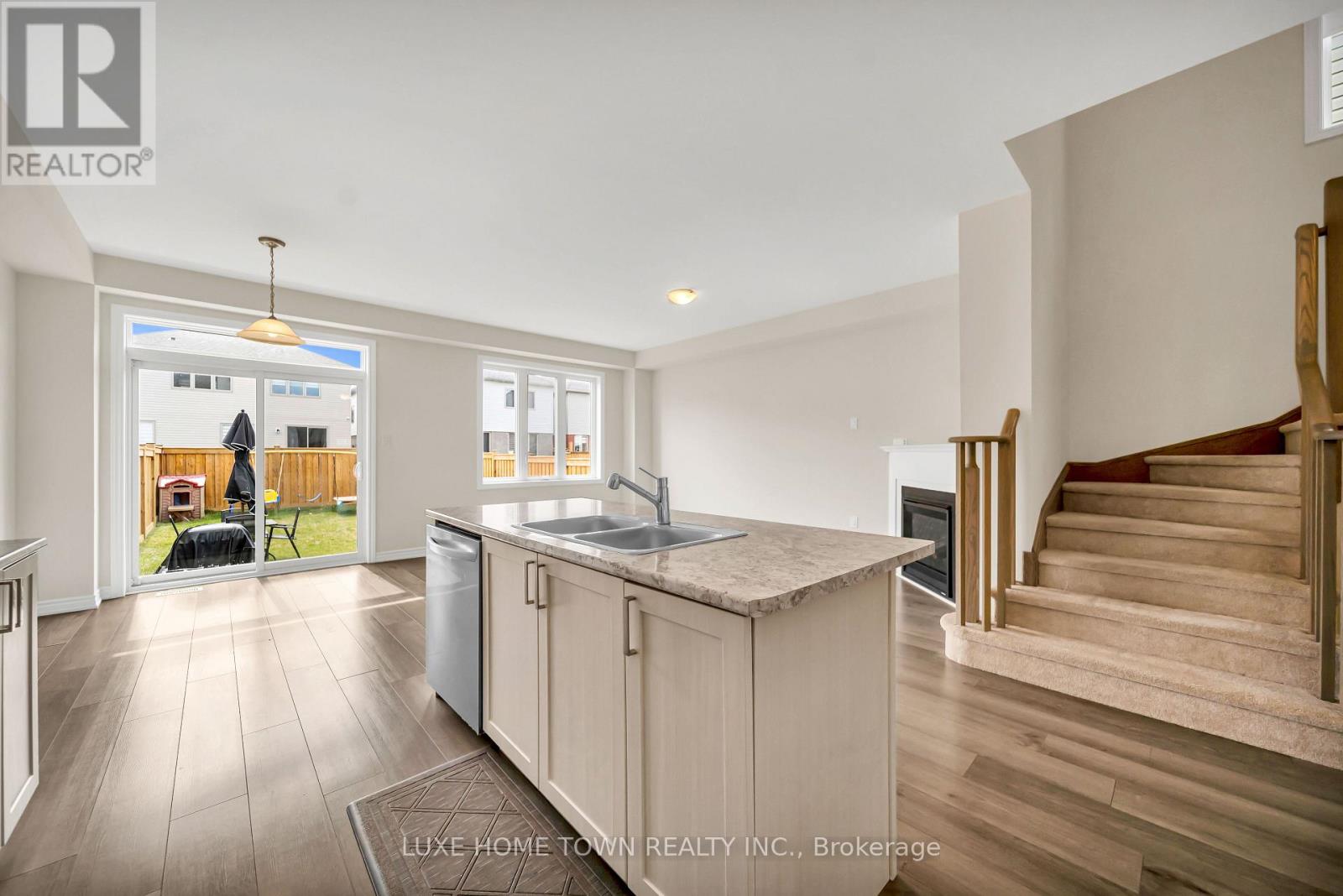82 PREST WAY - 16