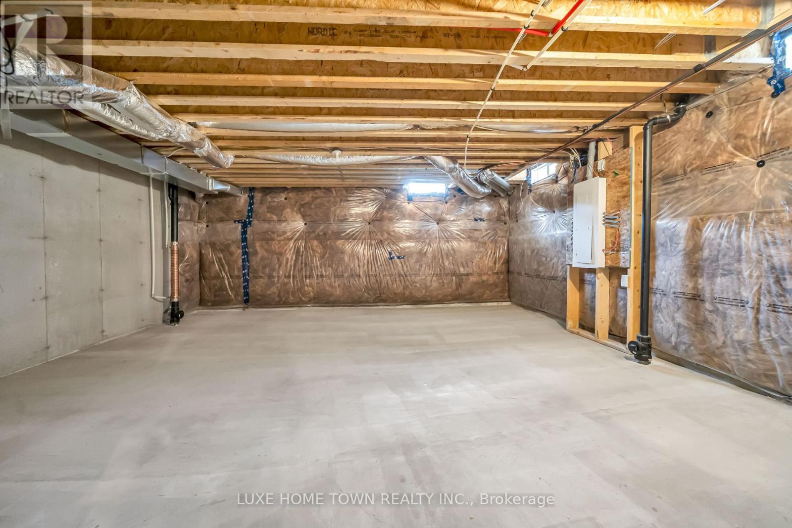 82 PREST WAY - 32
