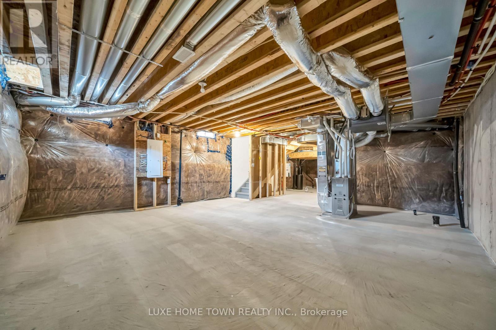 82 PREST WAY - 33
