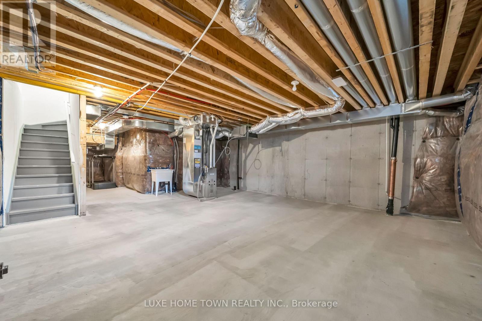 82 PREST WAY - 34
