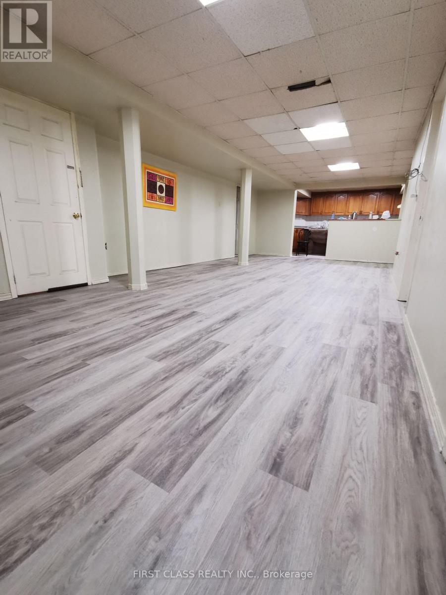 #Basement 324 Winfield Terrace, Mississauga (Hurontario), Ontario, L5R1N5, Mississauga (Hurontario), Ontario — photo 4 of 5