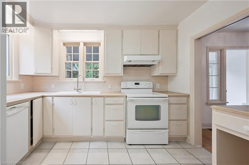 103 DUNBAR Road S - 11