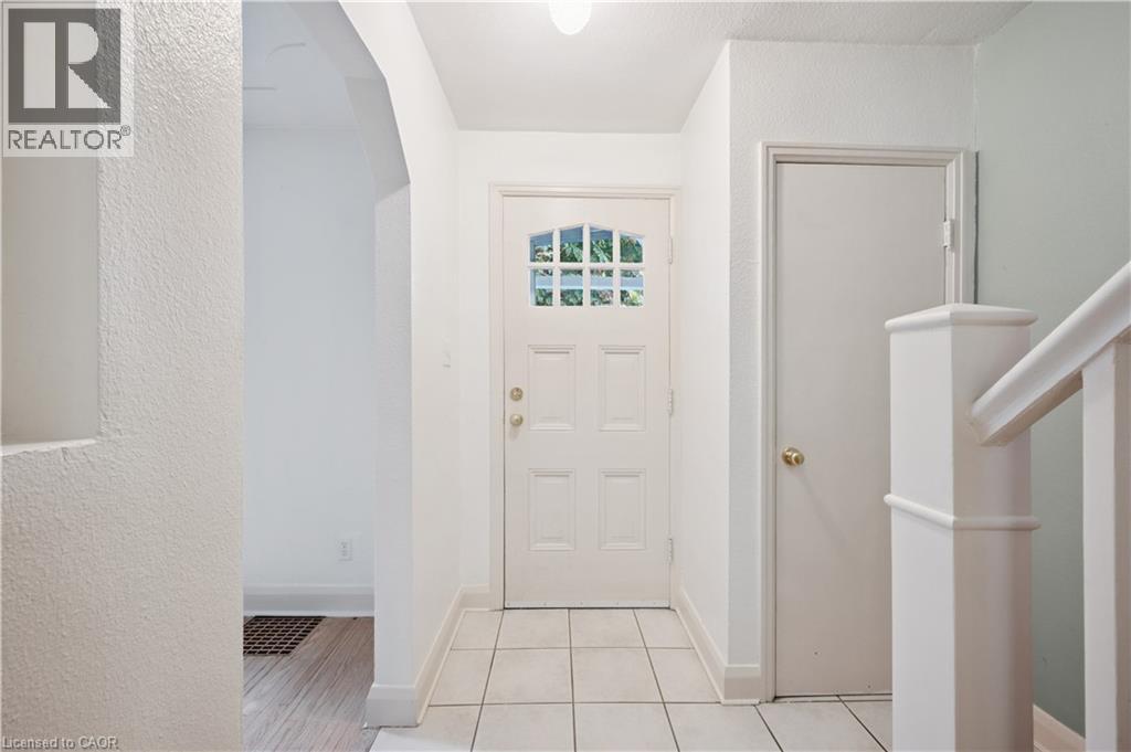 103 DUNBAR Road S - 6
