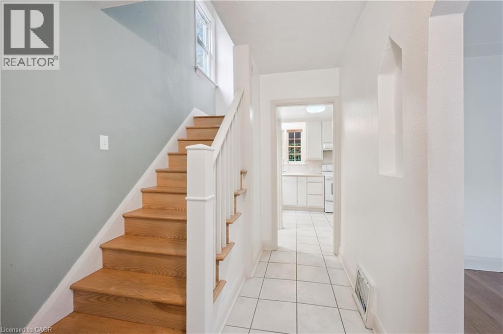 103 DUNBAR Road S - 7