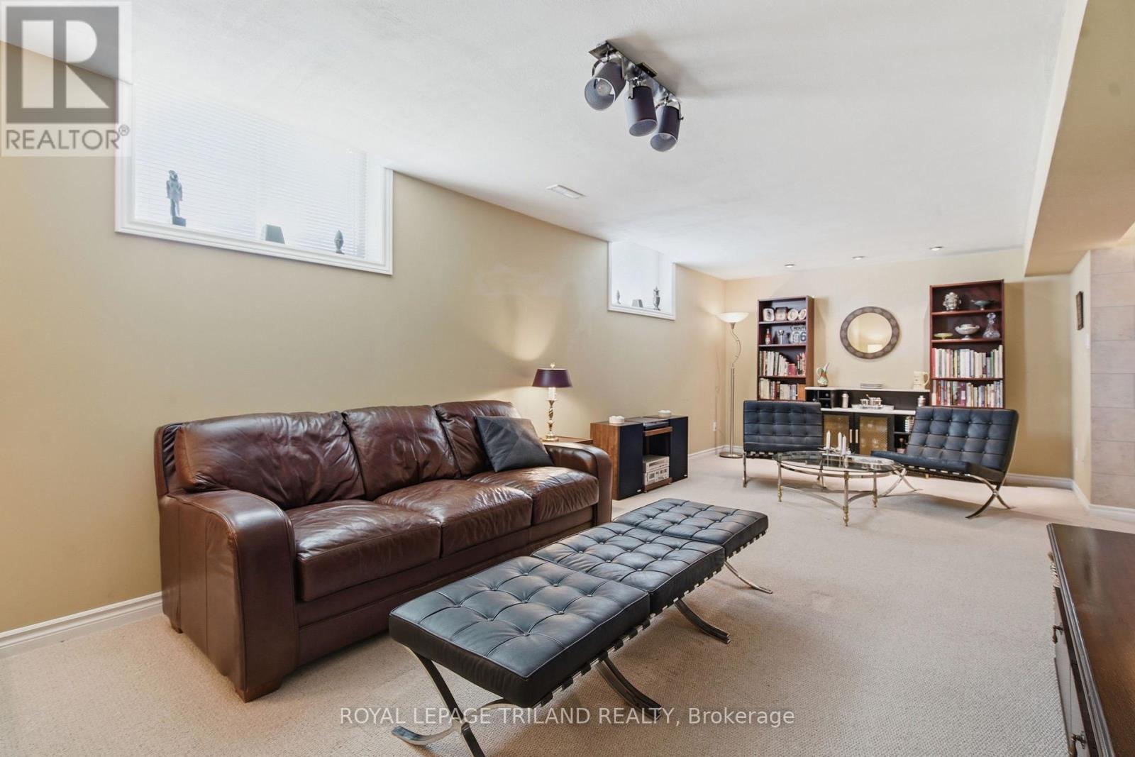 4 BARON CRESCENT - 35