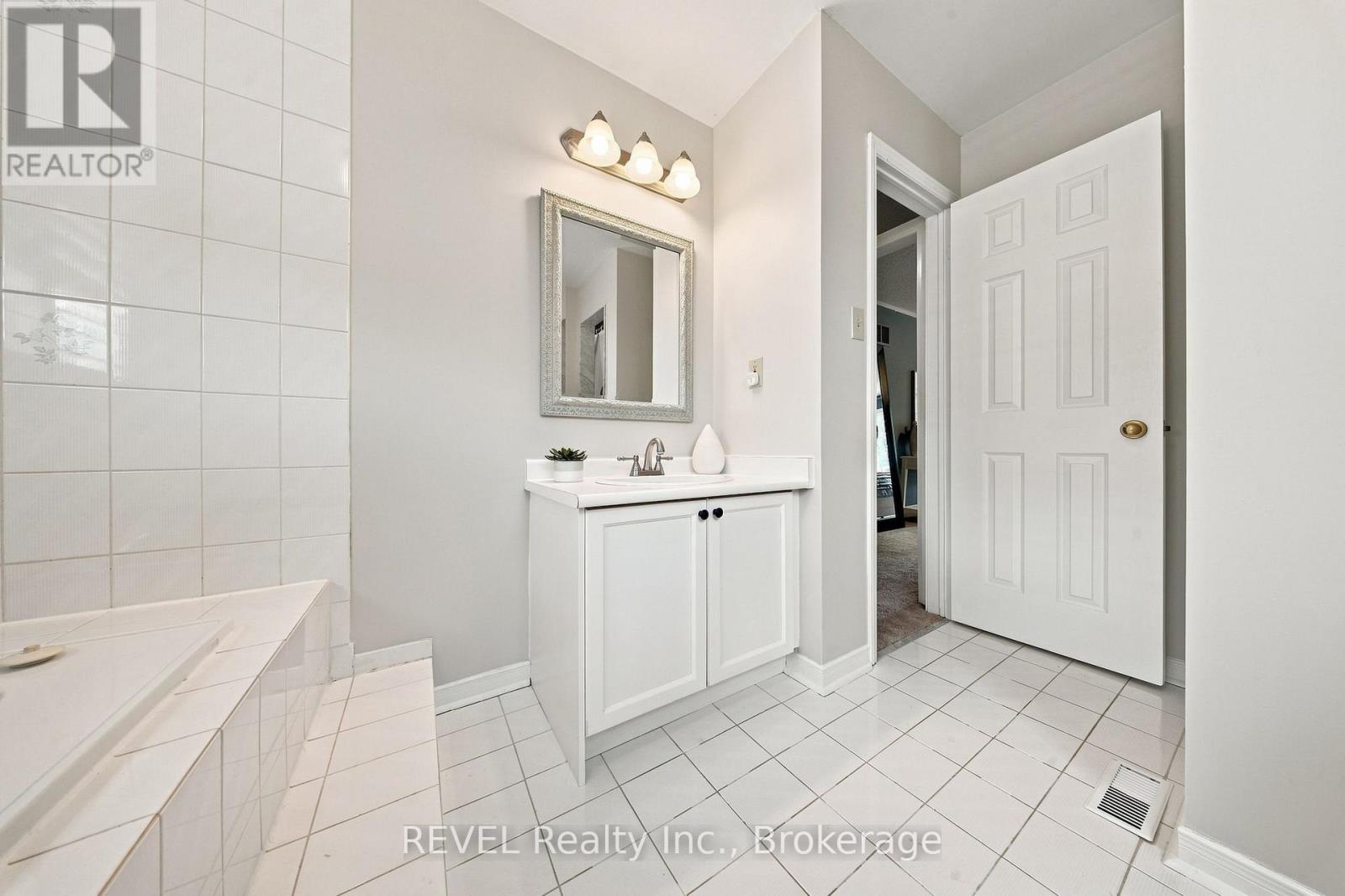 28 FALSTAFF CRESCENT - Image 29