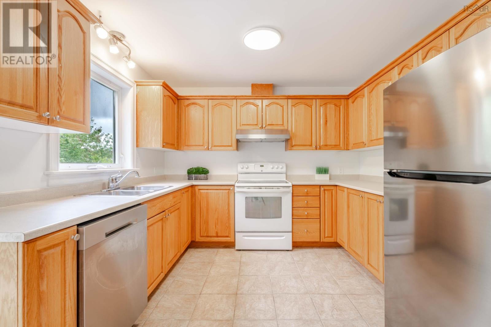 560 Parkland Drive - 15