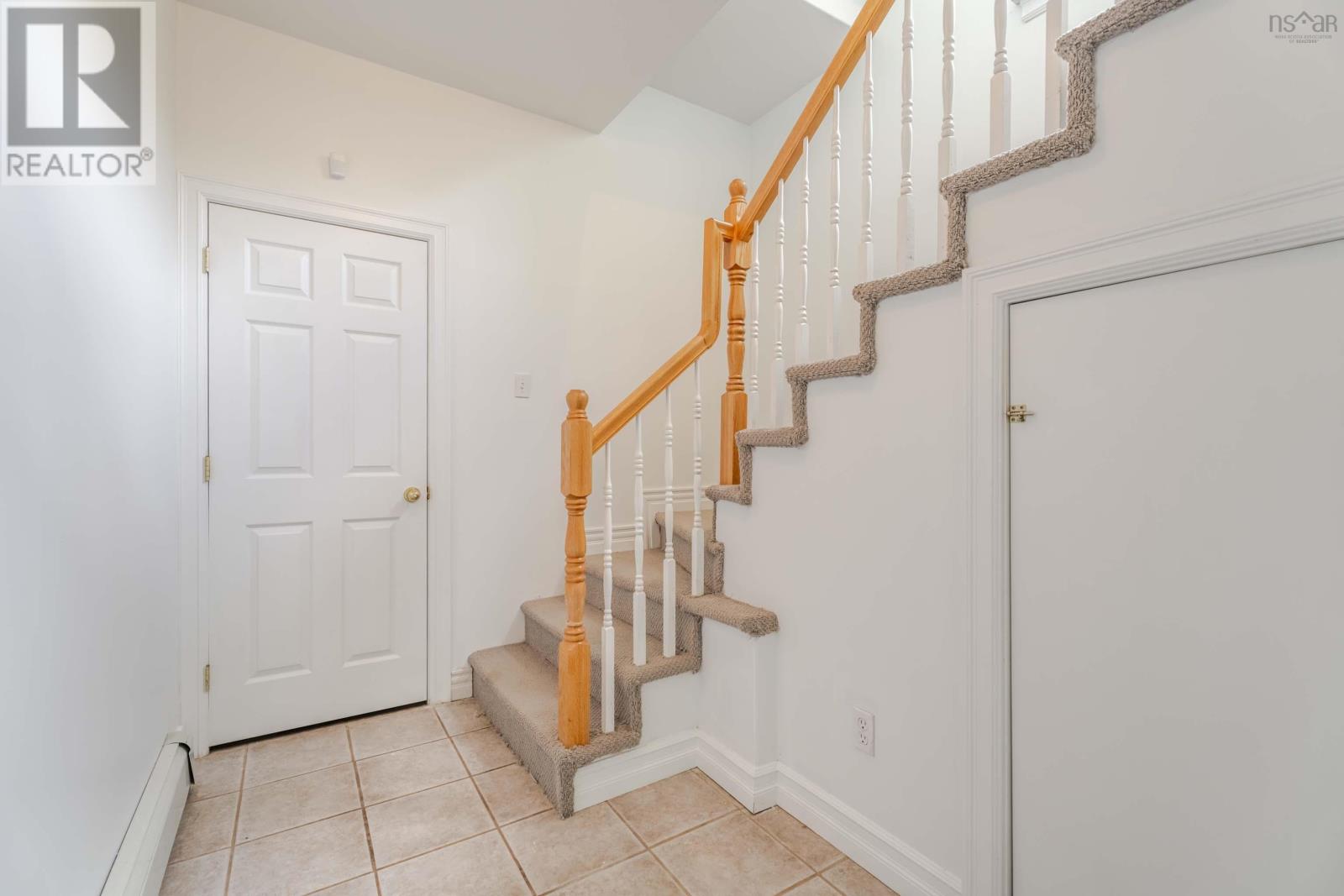 Property 37 of 48 of 560 Parkland Drive