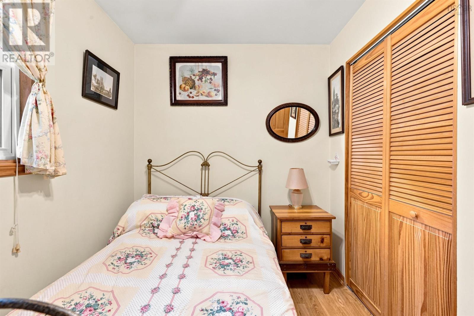 Property 22 of 37 of 204 High Street