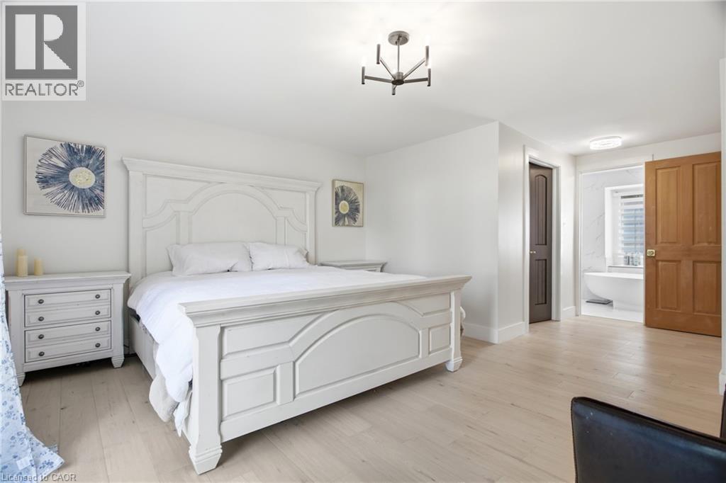 416 CLAIRBROOK Crescent - 38