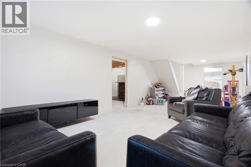 416 CLAIRBROOK Crescent - Image 42