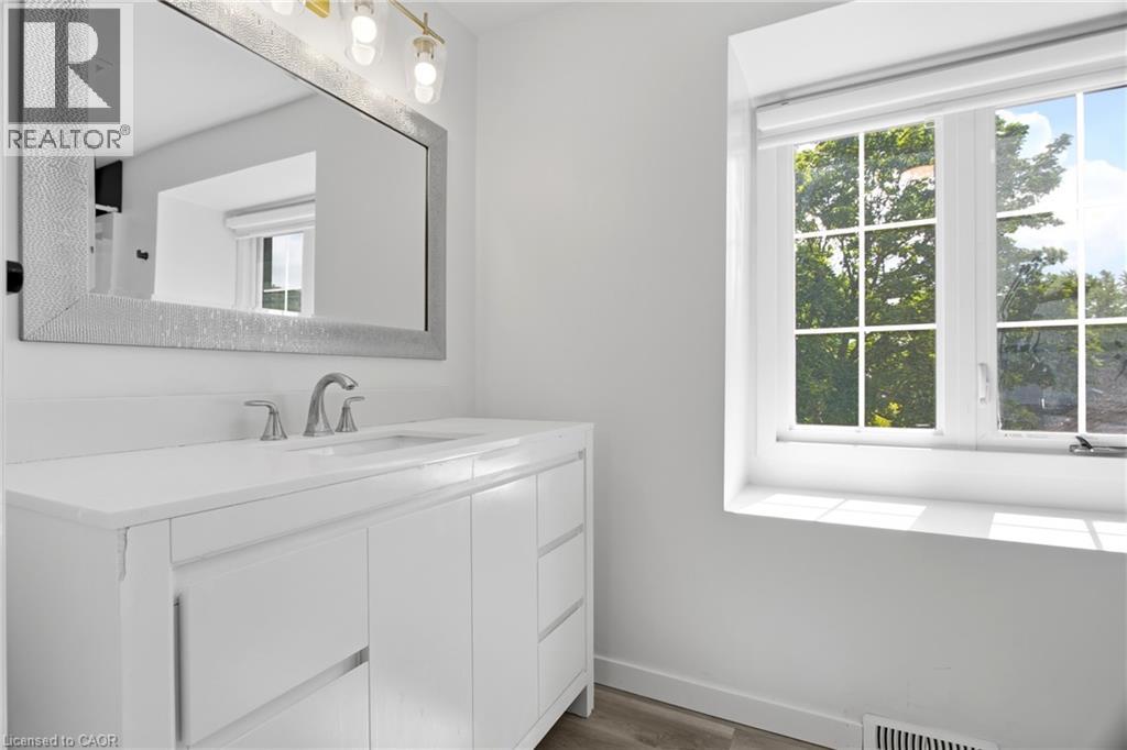 416 CLAIRBROOK Crescent - 34