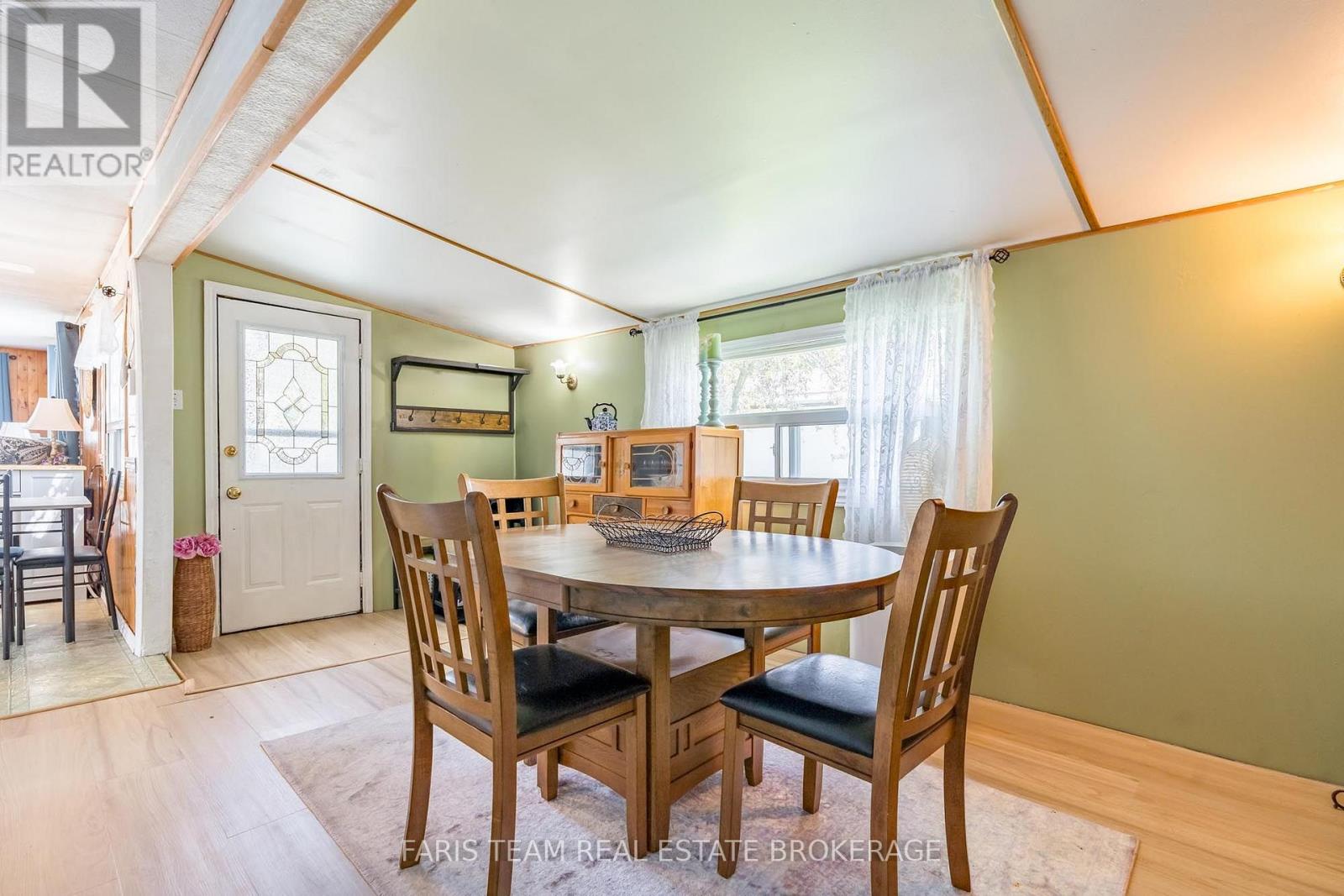 4118 ASH CRESCENT - 10