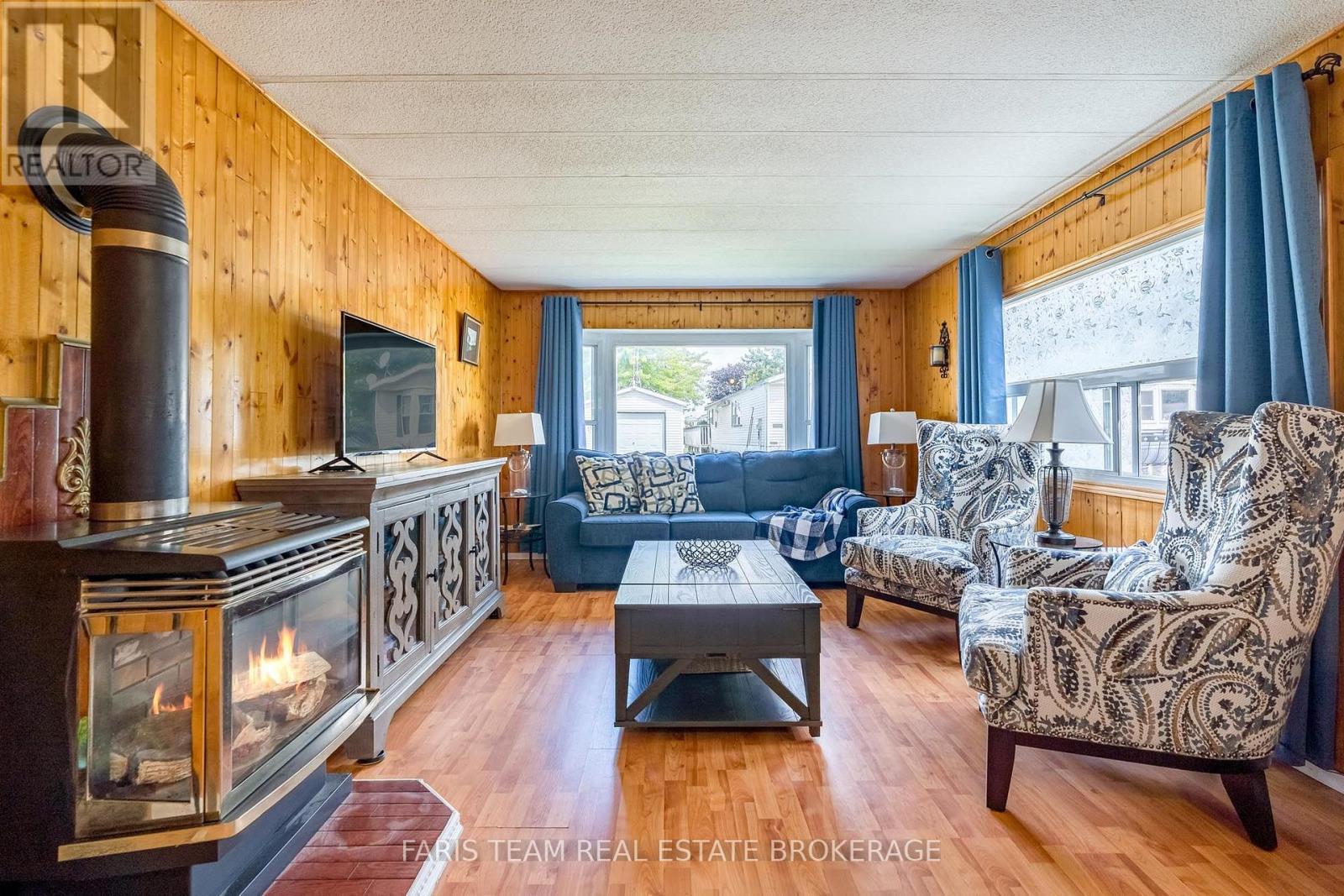 4118 ASH CRESCENT - 11
