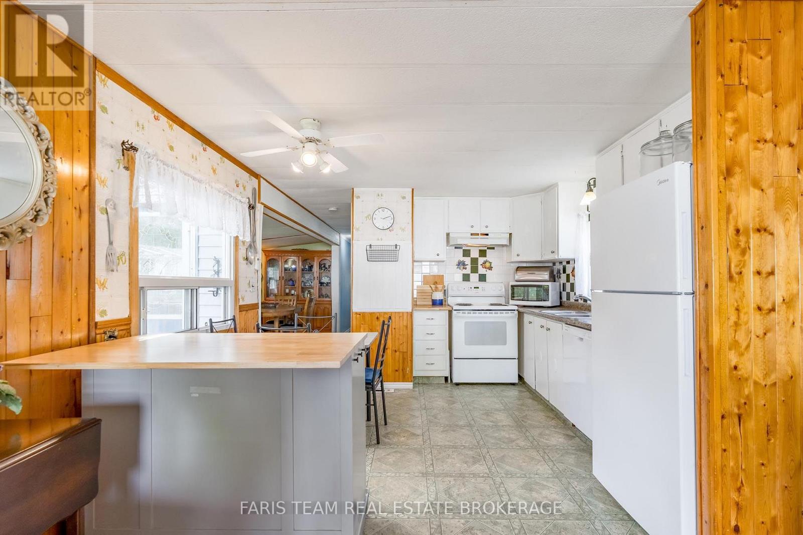 4118 ASH CRESCENT - 5
