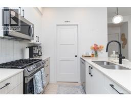 401 958 Pharoah Mews, Langford, BC V9B7A1 Photo 10