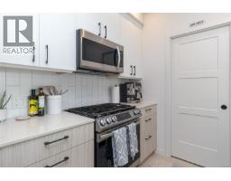 401 958 Pharoah Mews, Langford, BC V9B7A1 Photo 11