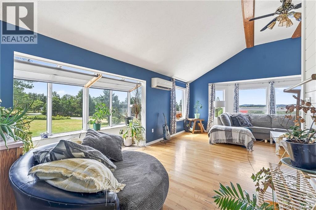 2 Sunset Boulevard - Image 14