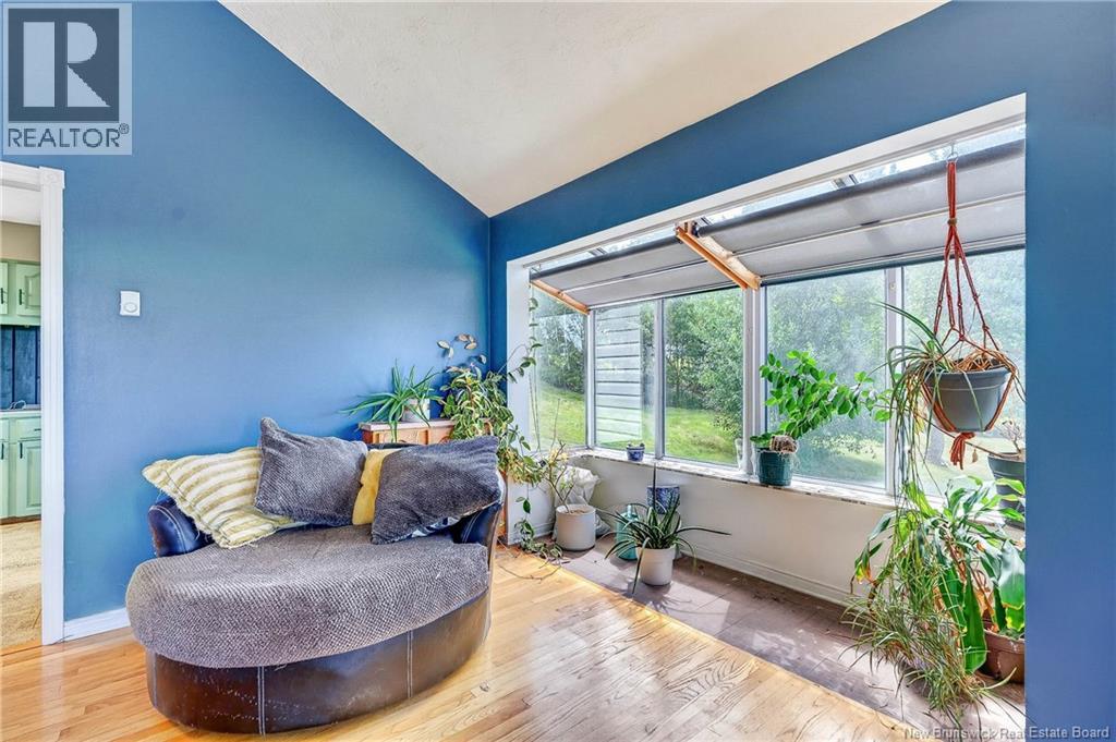 2 Sunset Boulevard - Image 15