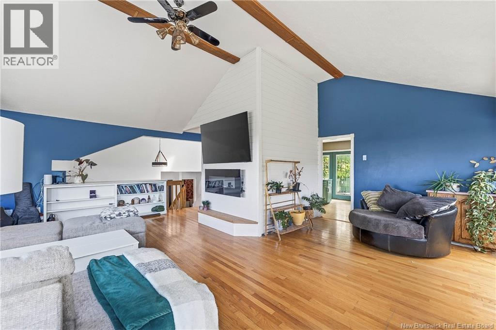 2 Sunset Boulevard - Image 16