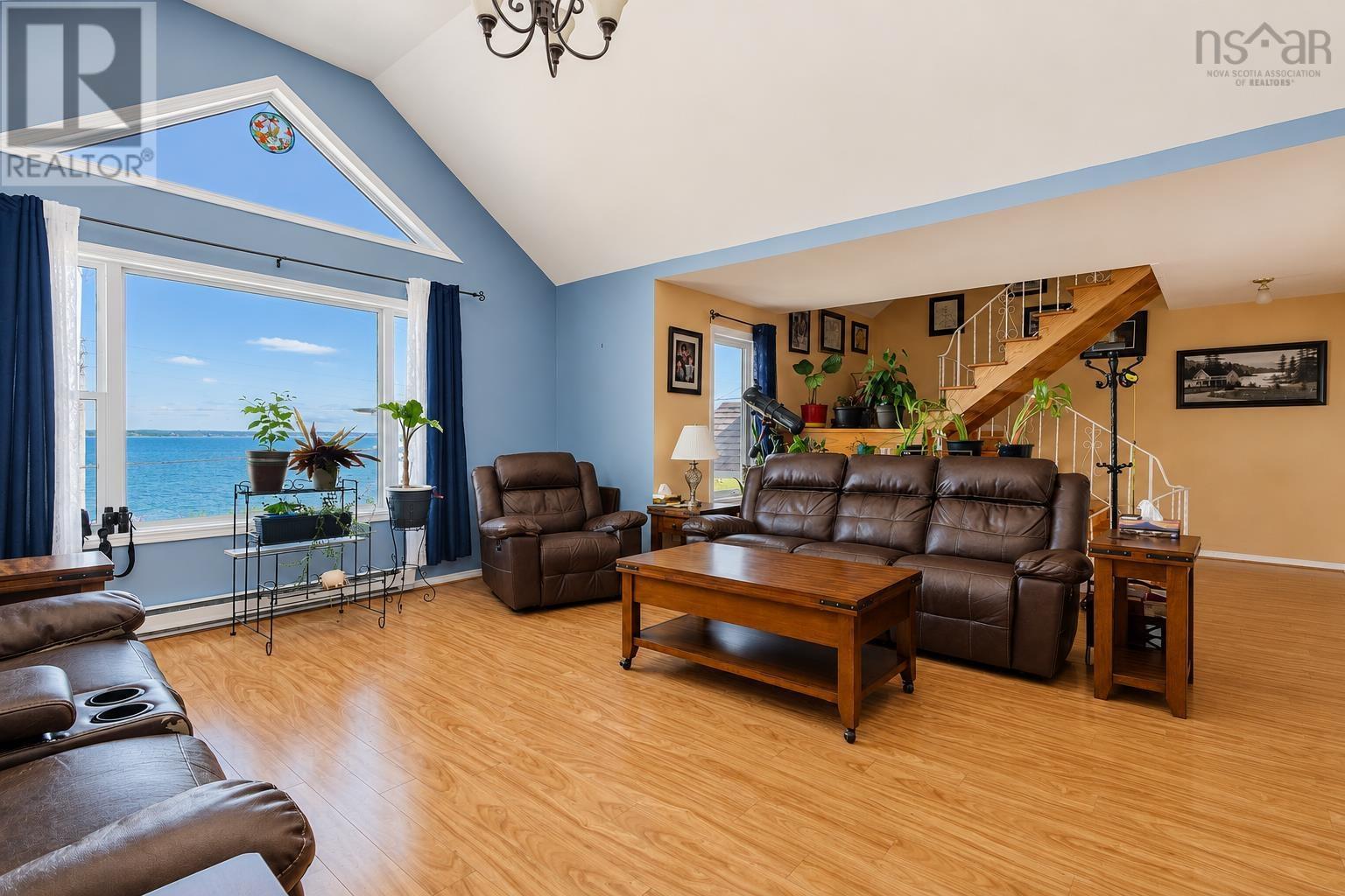 488 Purves Street - 8