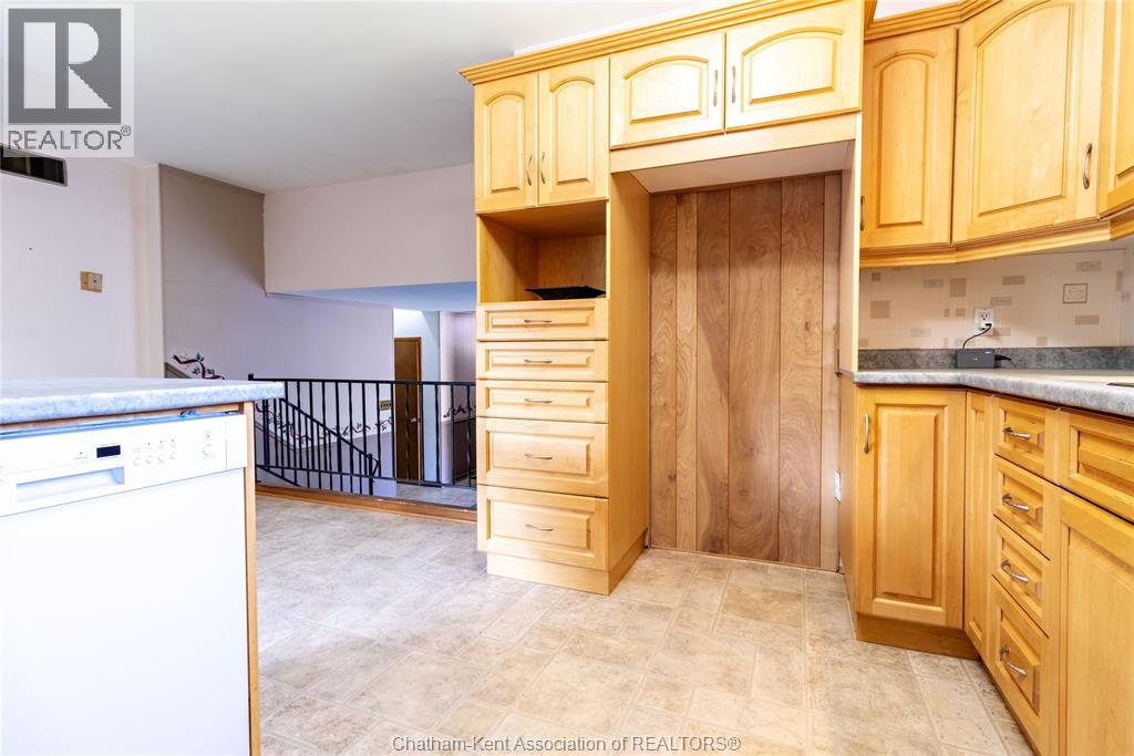 199 TWEEDSMUIR AVENUE East - 13