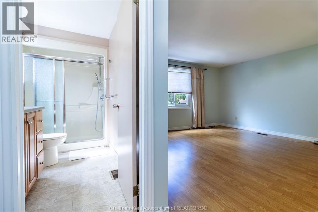 199 TWEEDSMUIR AVENUE East - Image 27