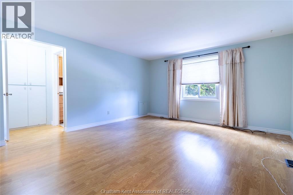 199 TWEEDSMUIR AVENUE East - 29