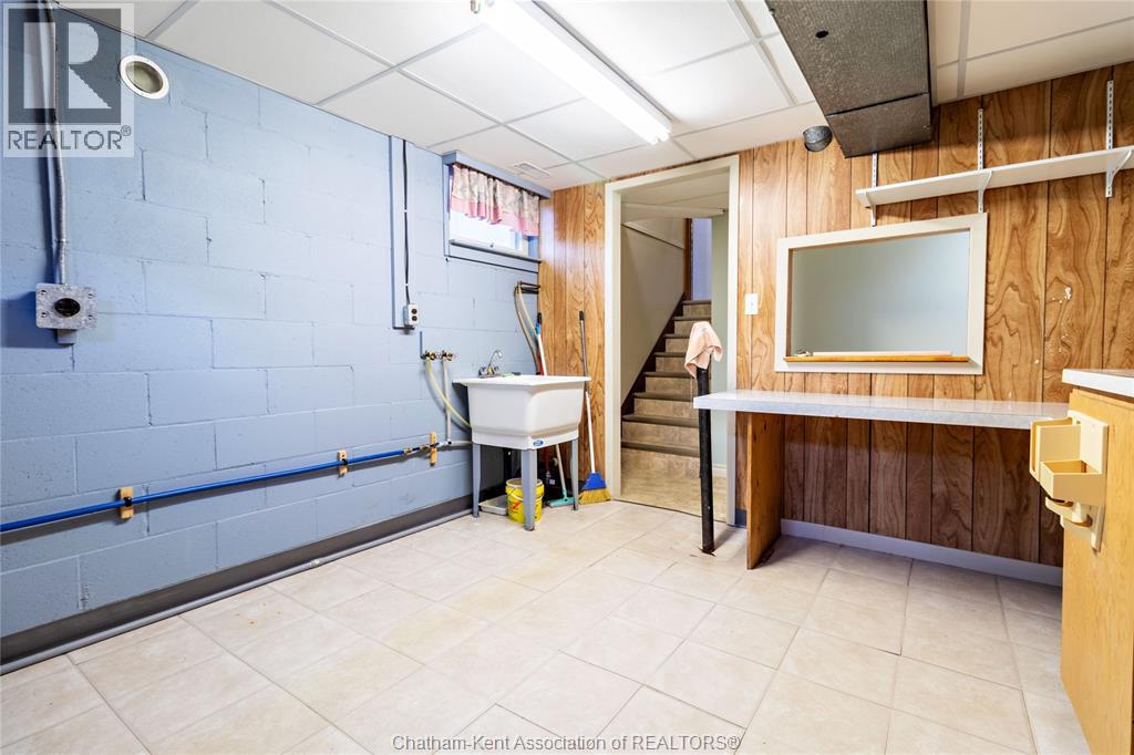 199 TWEEDSMUIR AVENUE East - 32