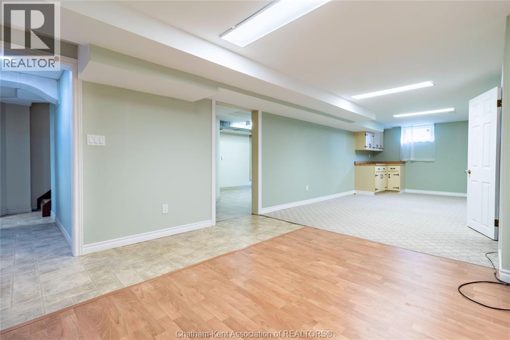199 TWEEDSMUIR AVENUE East - 36