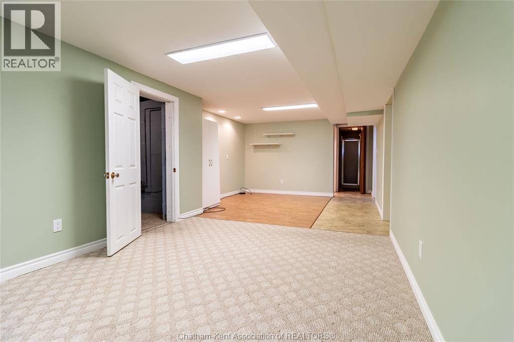 199 TWEEDSMUIR AVENUE East - 37
