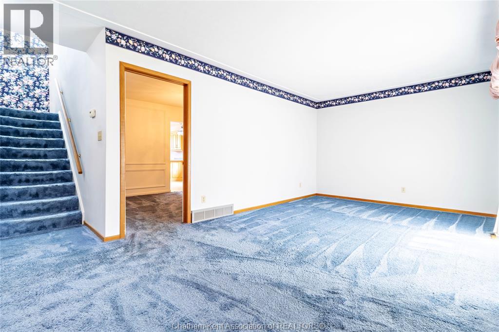199 TWEEDSMUIR AVENUE East - Image 4