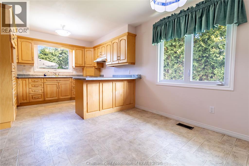 199 TWEEDSMUIR AVENUE East - Image 9