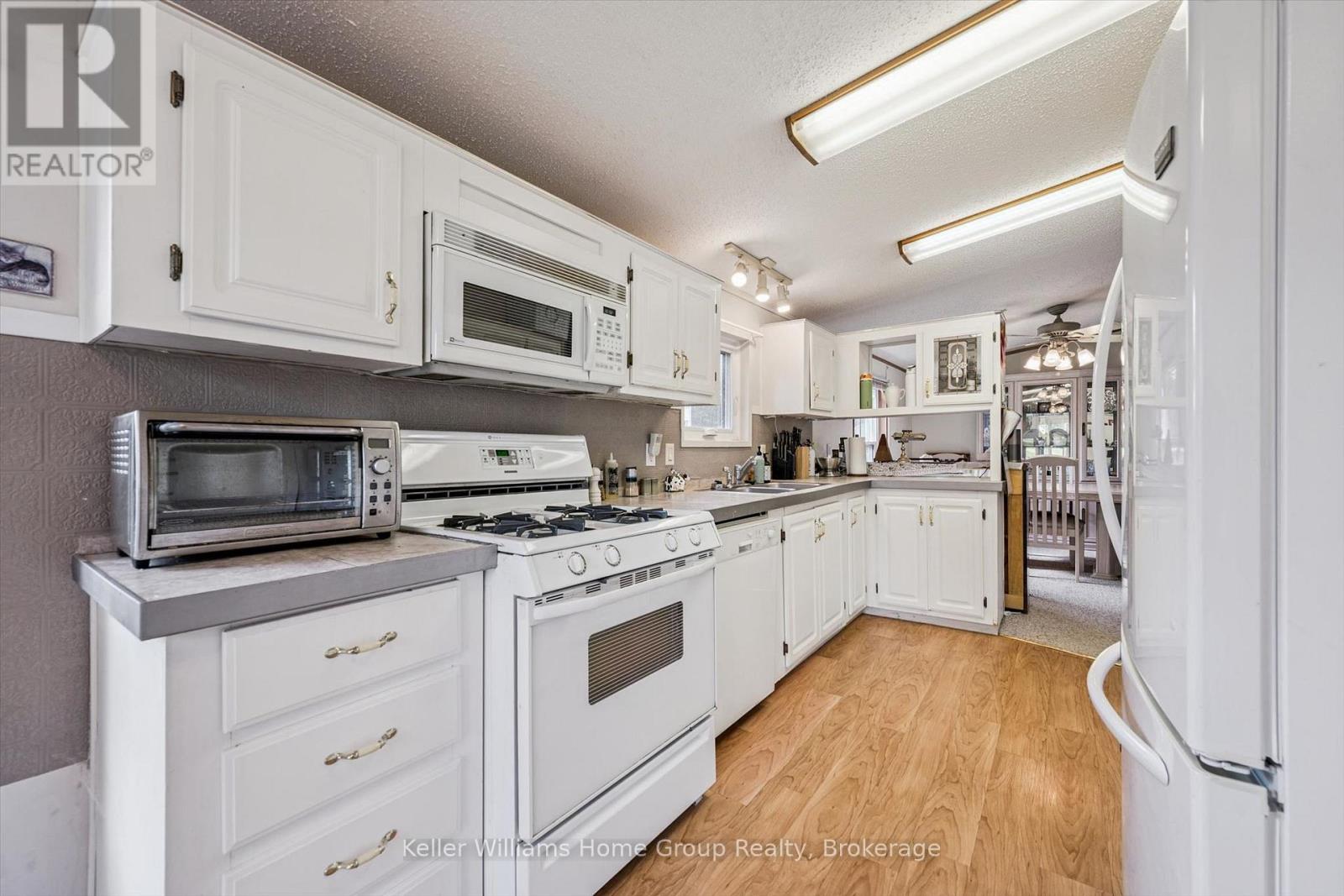 9 FIRST AVENUE - Image 14