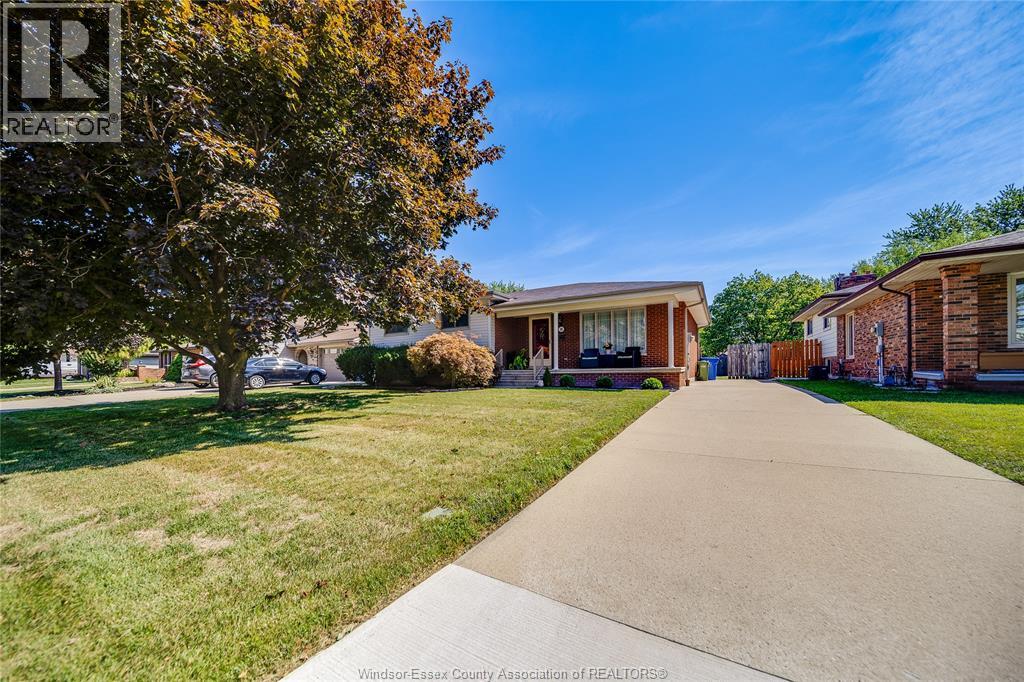 380 WOODRIDGE DRIVE - 1