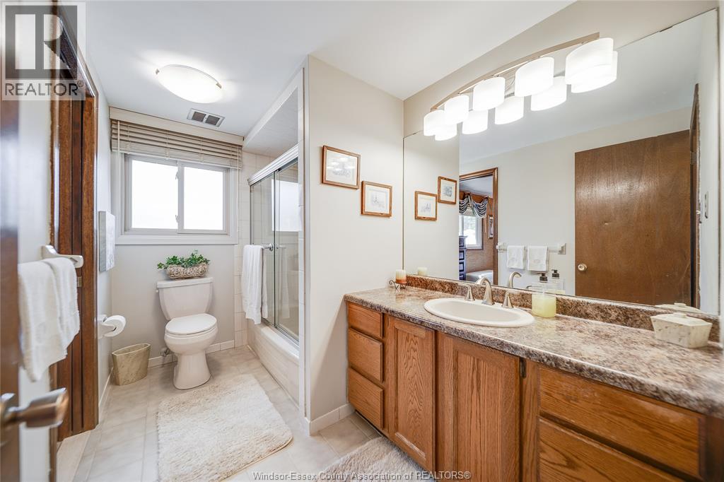 380 WOODRIDGE DRIVE - 17