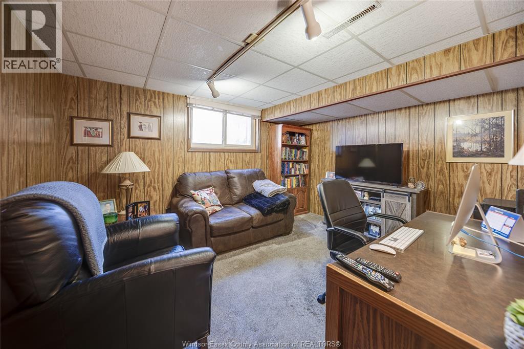 380 WOODRIDGE DRIVE - 21