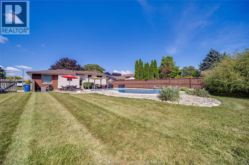 380 WOODRIDGE DRIVE - 32