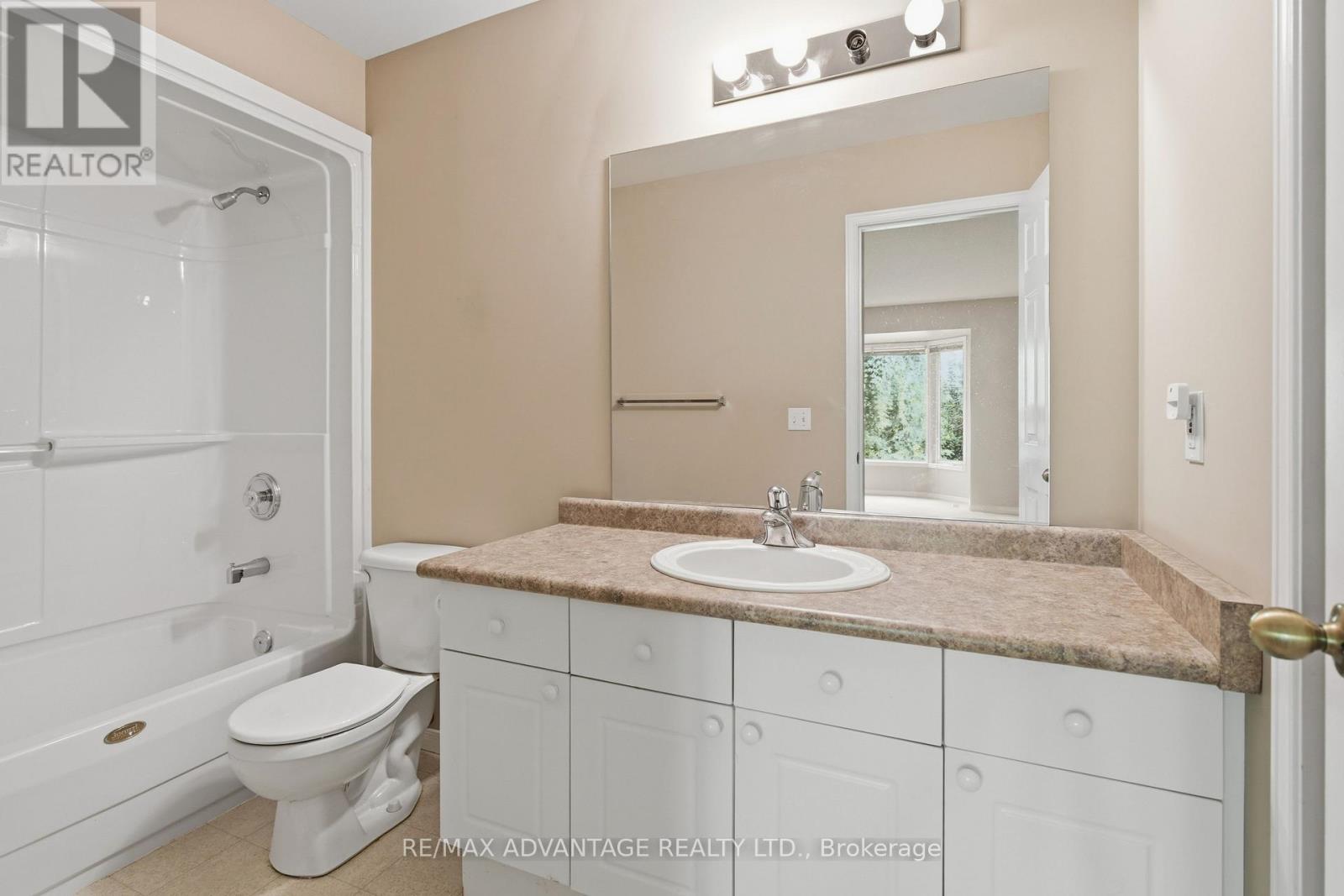 #18 122 SHERWOOD FOREST SQUARE - 27