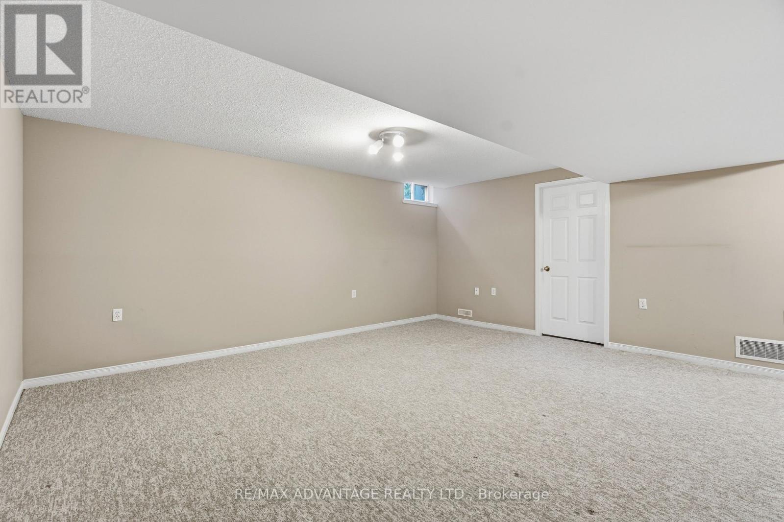 #18 122 SHERWOOD FOREST SQUARE - Image 31