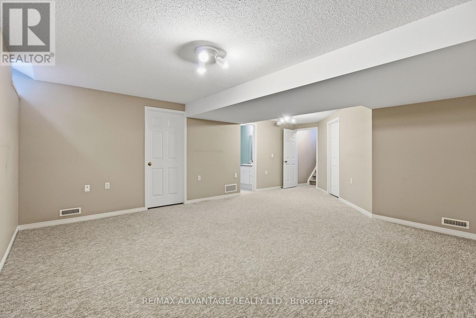 #18 122 SHERWOOD FOREST SQUARE - 32