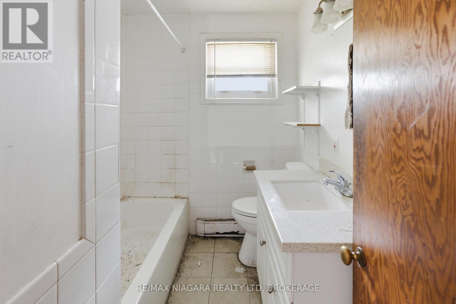 143 NORTH CRESCENT - 10