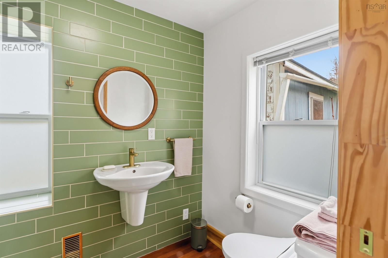 Property 21 of 49 of 521 Granville Road