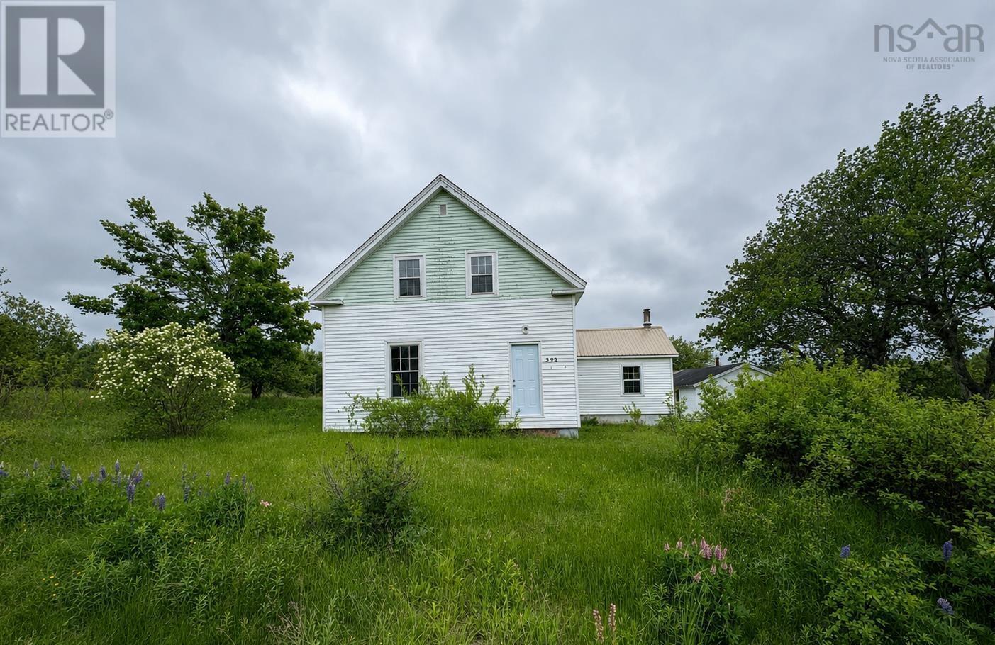 592 Highway 215