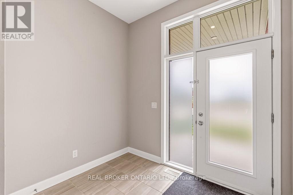 Spacious Foyer