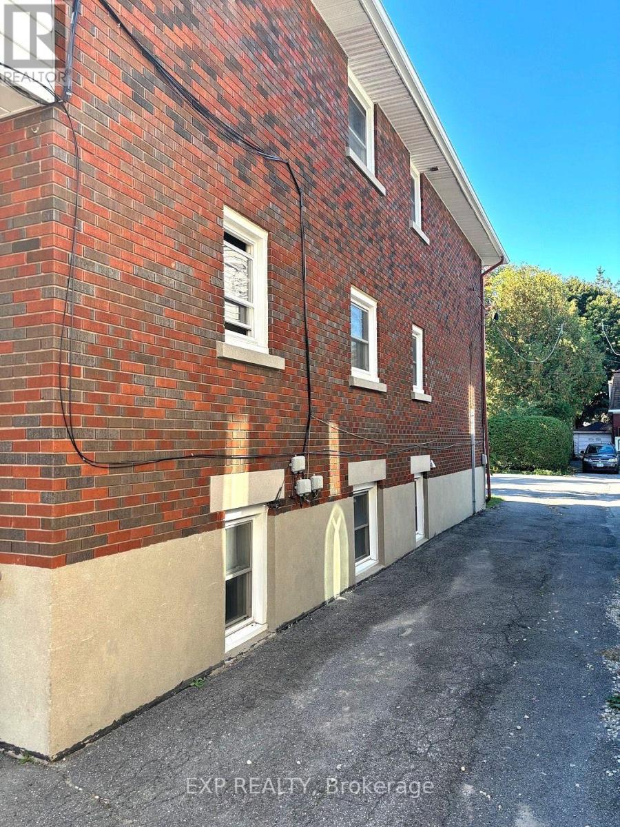 527 LADEROUTE AVENUE - 8