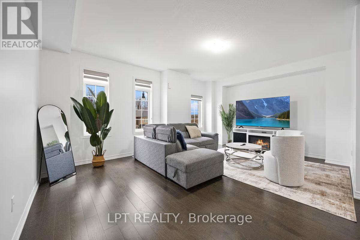 341 REMEMBRANCE ROAD - 3