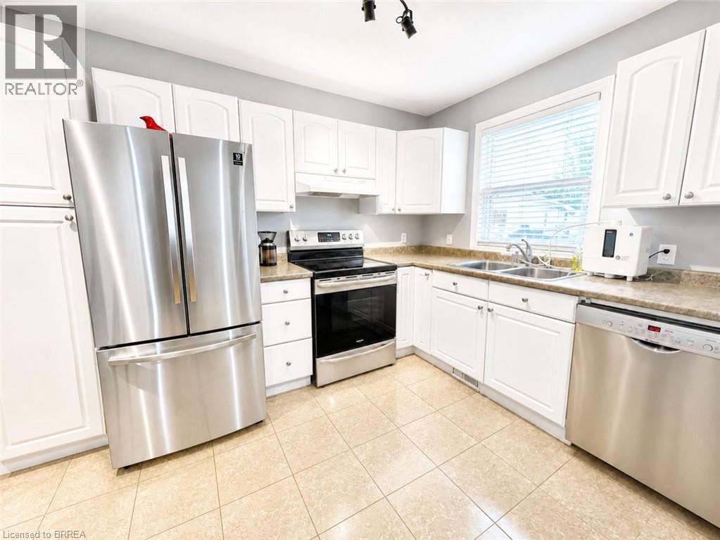 15 ESTHER Street - 4